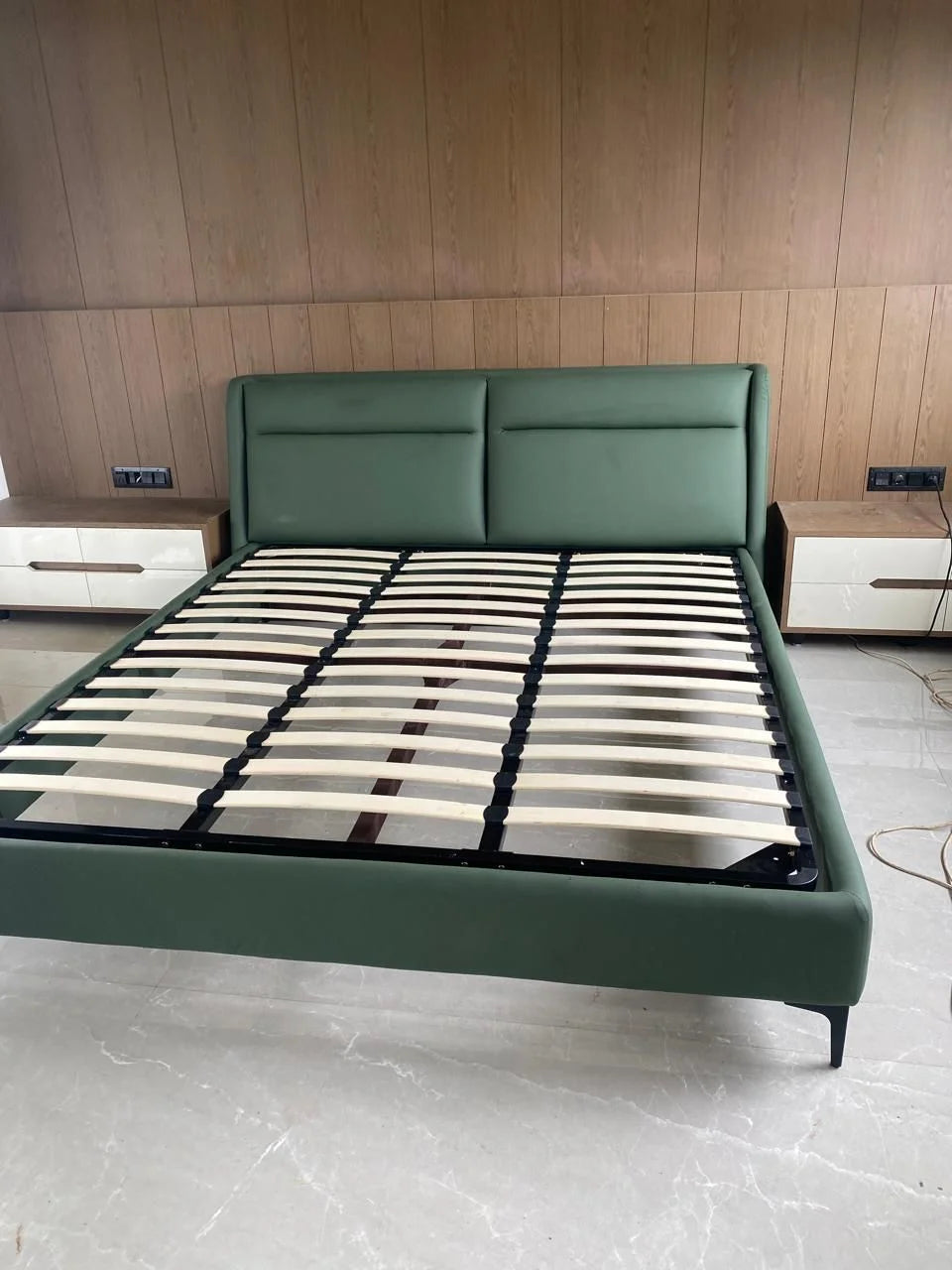Premium Metal Bed Frame with Wooden Slats – King Size (180 x 200 cm)
